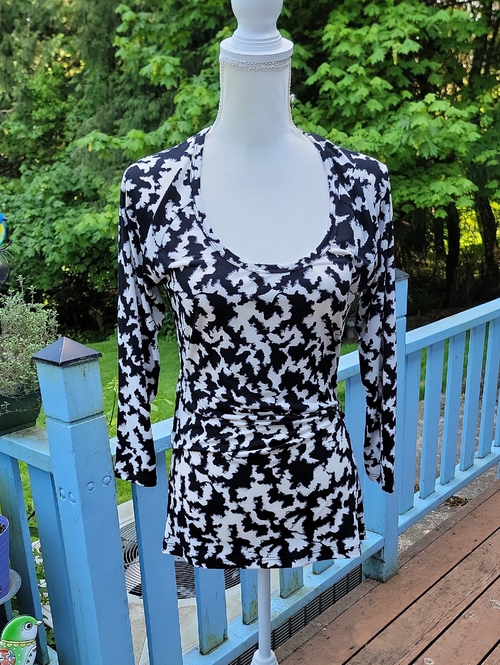 Ivanka Trump Black and White Patterned Scoop Neck Long Sleeve Top Size Small
